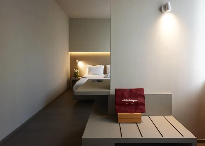Hotel Glance In Florence